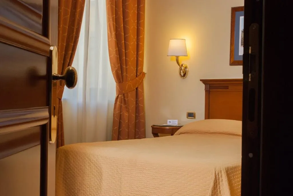DOUBLE SINGLE USE CLASSIC Room, Le Cheminee Business Hotel, Naples