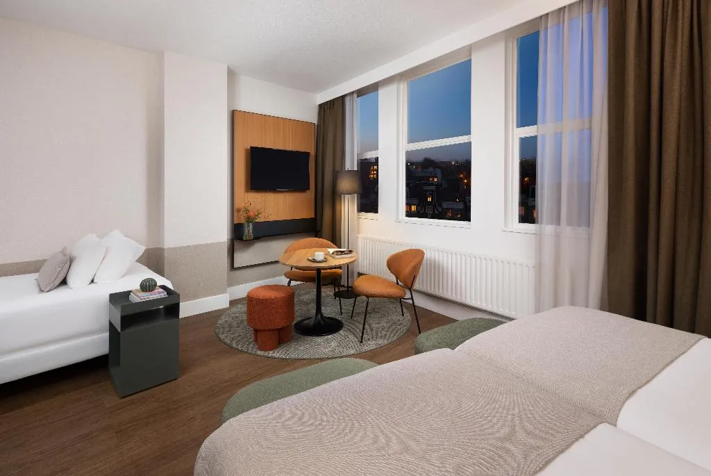 TRIPLE WITH VIEWS Room, NH City Centre Amsterdam, Amsterdam
