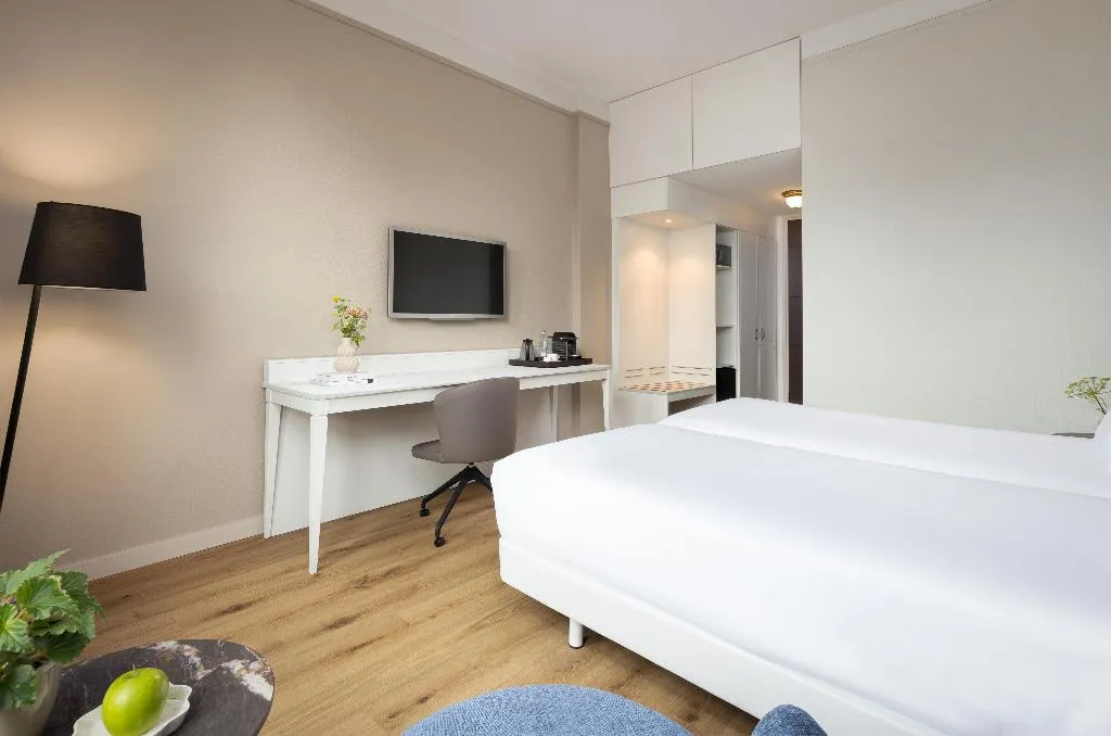 DOUBLE SUPERIOR Room, NH Bussum Jan Tabak, Amsterdam