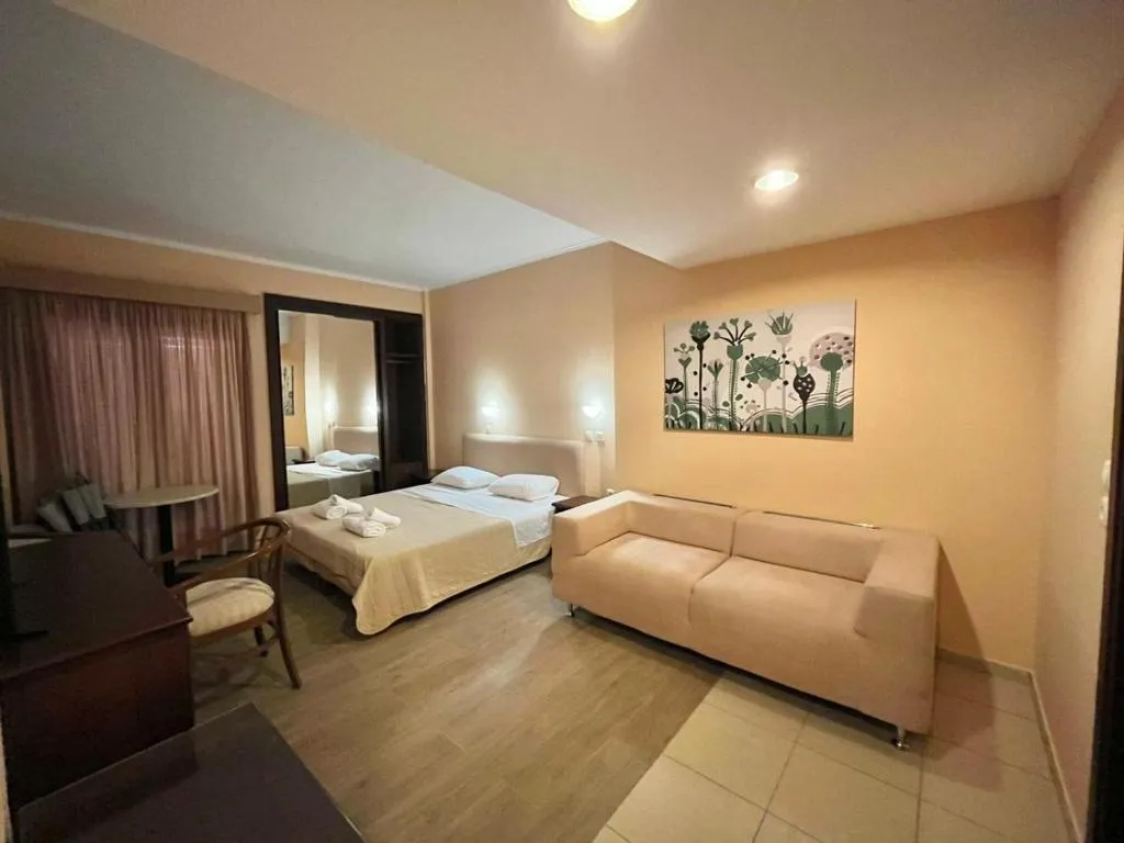 FAMILY ROOM STANDARD Room, Saint George, Thessaloniki