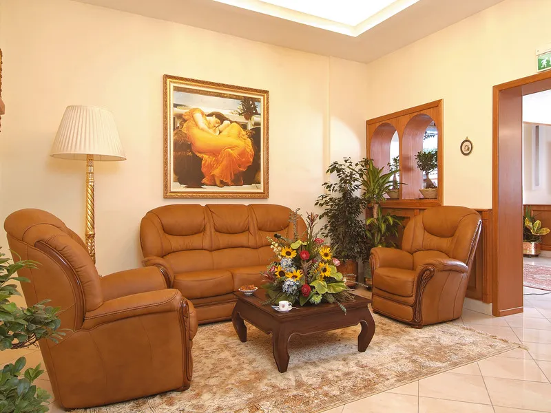 Lobby, Buono, Naples
