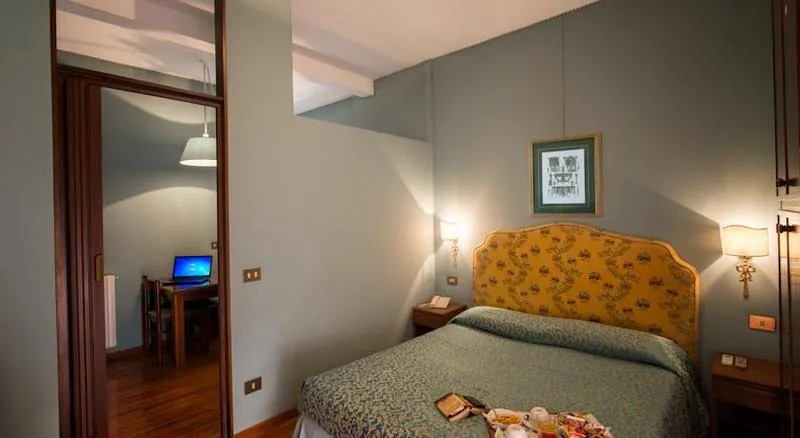 Room, Ponte Bianco, Rome