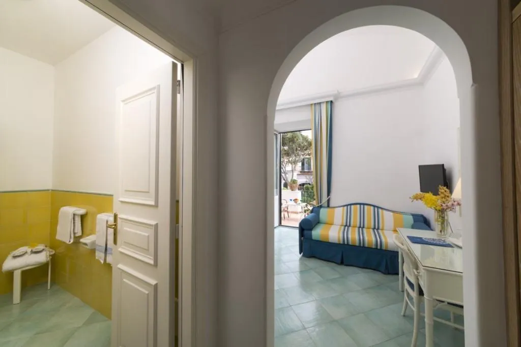 TRIPLE CLASSIC SEA VIEW Room, Terme Floridiana, Naples
