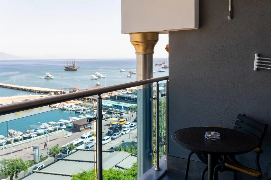 JUNIOR SUITE KING BED WITH JACUZZI Room, Numa Port Hotel, Antalya