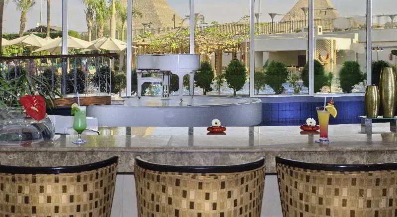 Bar, Mercure Cairo Le Sphinx, Cairo