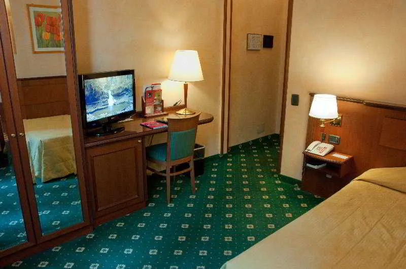 Room, Windsor, Milan