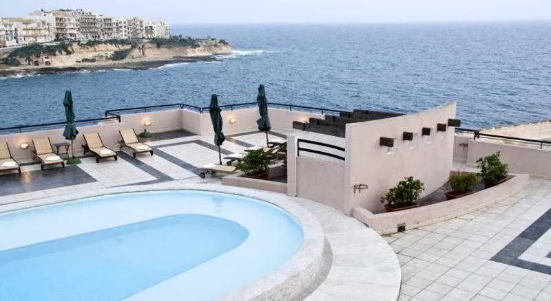 Pool, Calypso, Gozo