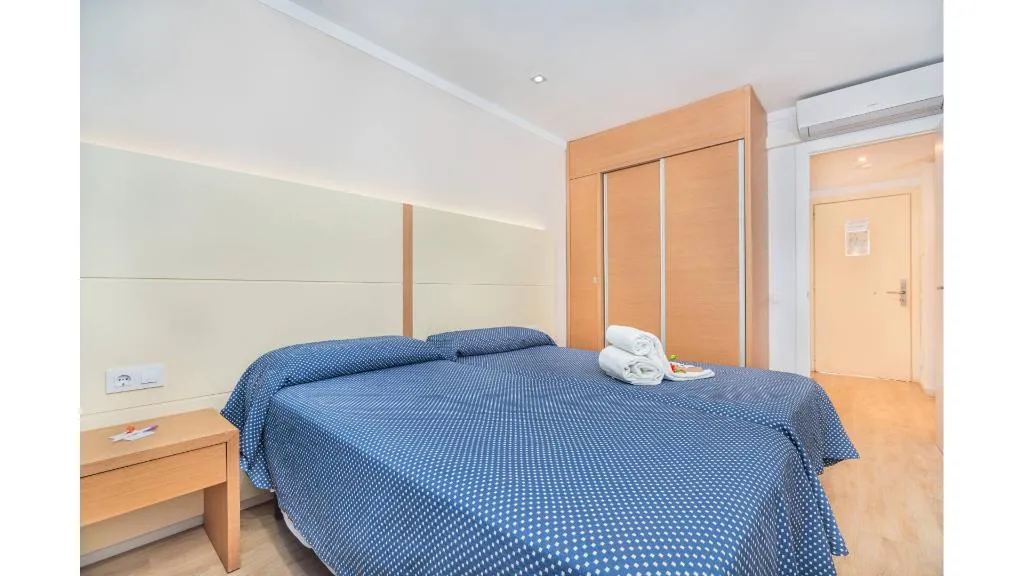 APARTMENT CAPACITY 1 Room, Flora, Majorca