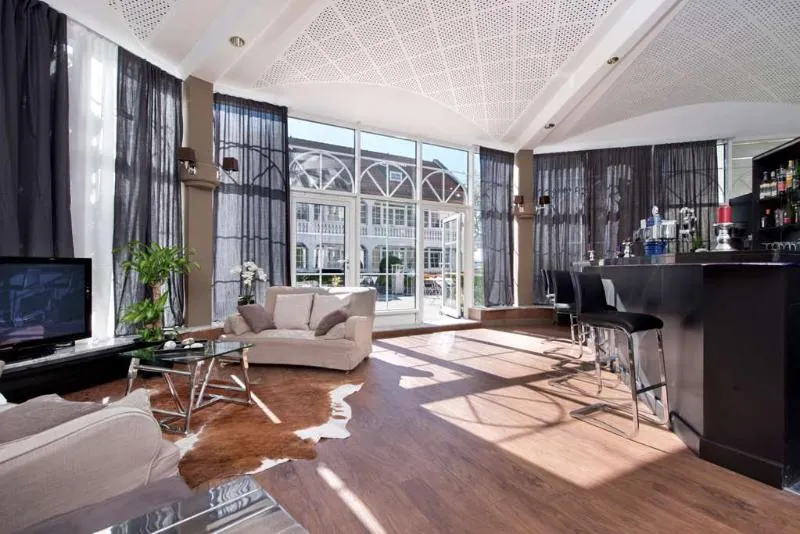 Bar, TRYP by Wyndham Munich North, Munich