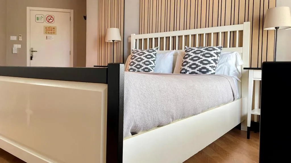 DOUBLE SUPERIOR WITH VIEWS Room, B&B Mare de Deu Jardines del Turia, Valencia