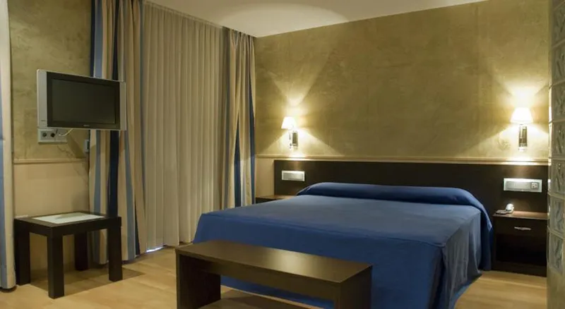 Room, Samba, Costa Brava