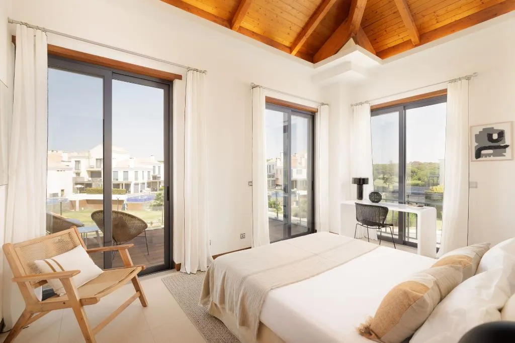 TOWNHOME CAPACITY 5 THREE BEDROOM Room, Vale Do Lobo Resort, Algarve
