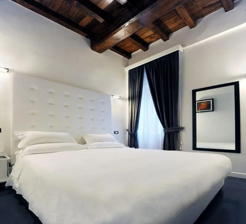 General view, Pantheon Royal Suite, Rome