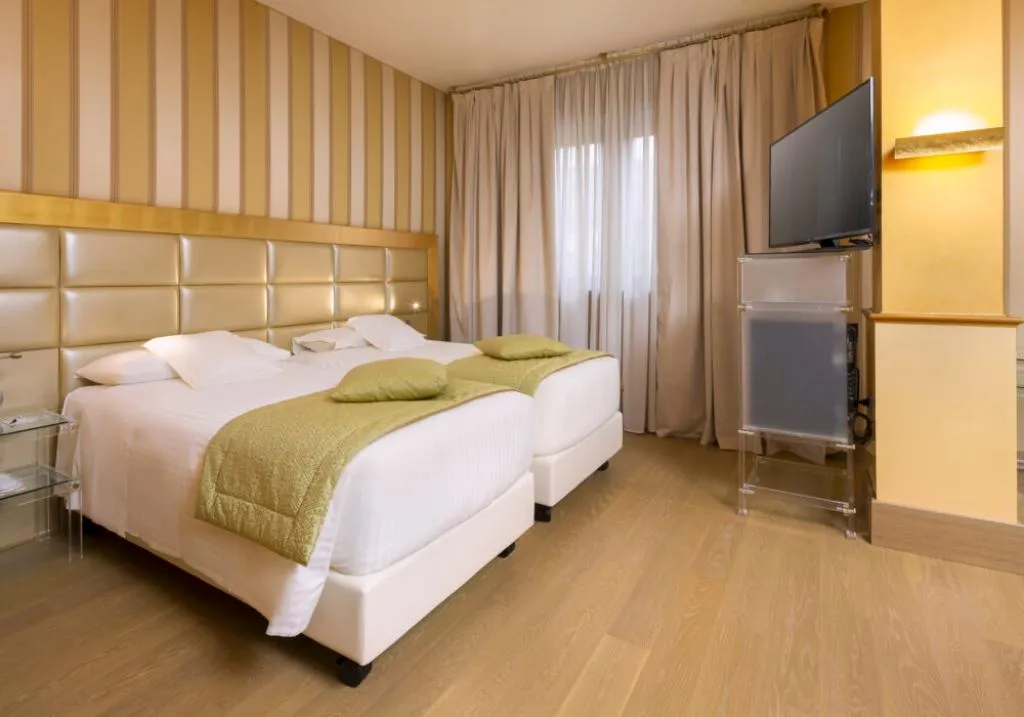 JUNIOR SUITE CAPACITY 3 Room, c-hotels Rubens, Milan
