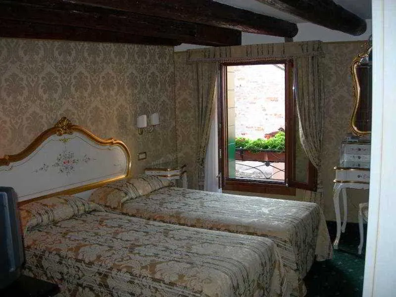 Room, Locanda Correr, Venice