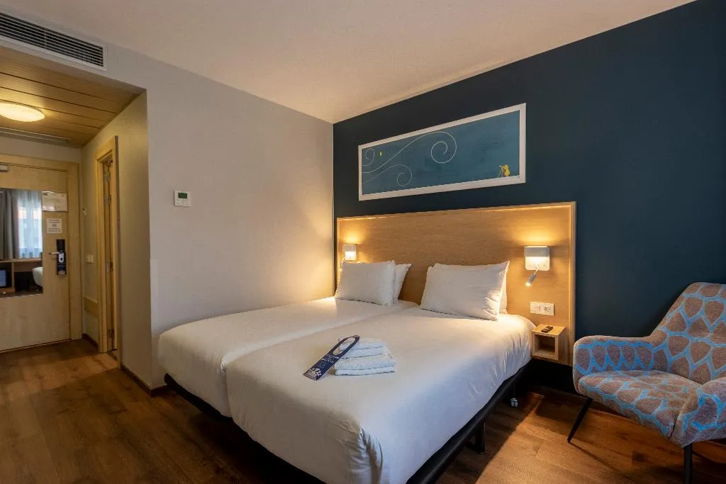 TWIN CAPACITY 2 Room, Travelodge Madrid Arturo Soria, Madrid