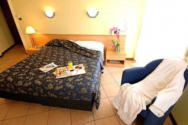 Room, Mennini, Milan