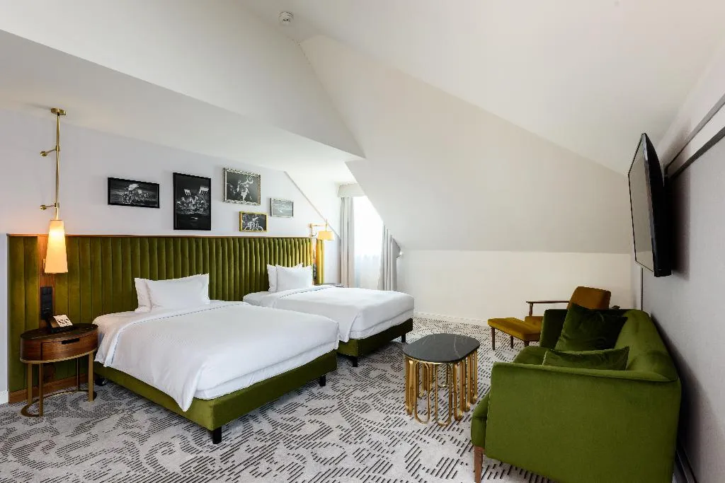 DOUBLE DELUXE TWO DOUBLE BEDS Room, Hotel Saski Krakow, Curio collection by Hilton, Krakow