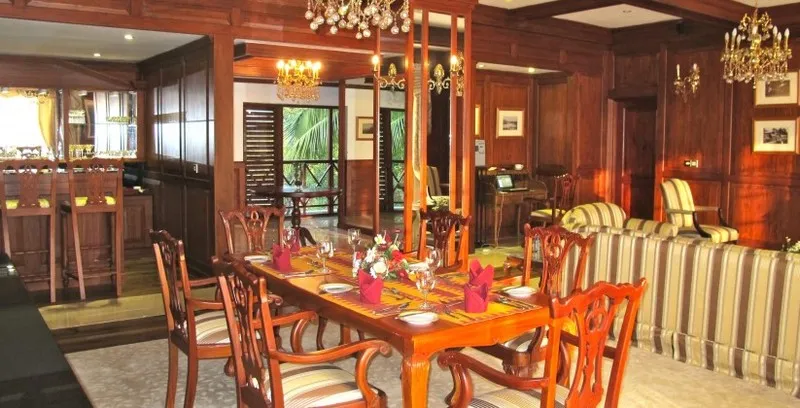 Bar, Mahaweli Reach, Colombo
