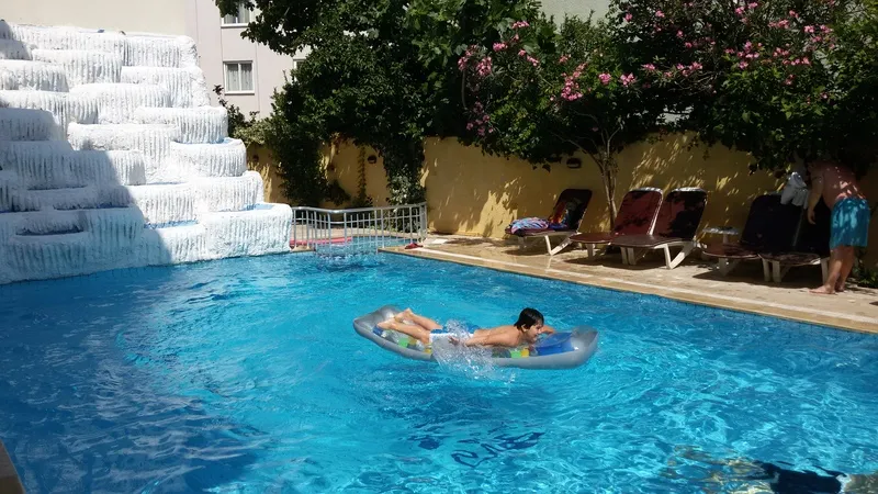 Pool, Family Apart, Dalaman