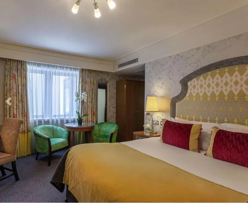 DOUBLE QUEEN SIZE BED Room, Clontarf Castle, Dublin