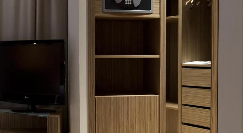 Room, Santos Maydrit Airport, Madrid