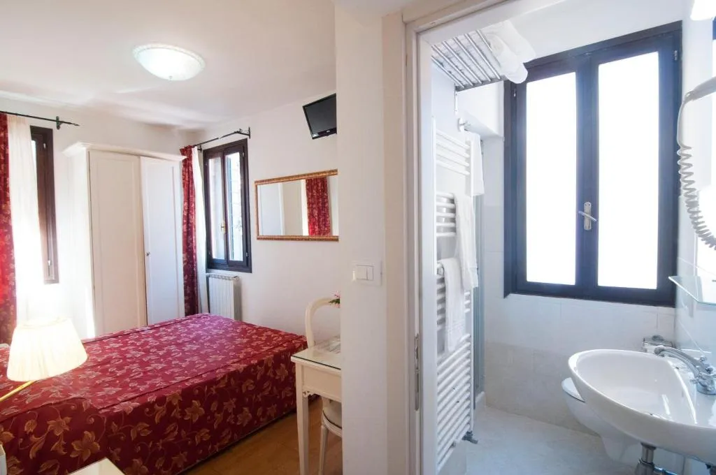 DOUBLE STANDARD Room, Ai Tolentini, Venice