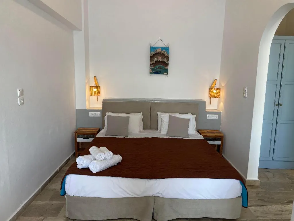 APARTMENT TWO BEDROOMS ONE BATHROOM Room, Kokkinos Villas, Santorini