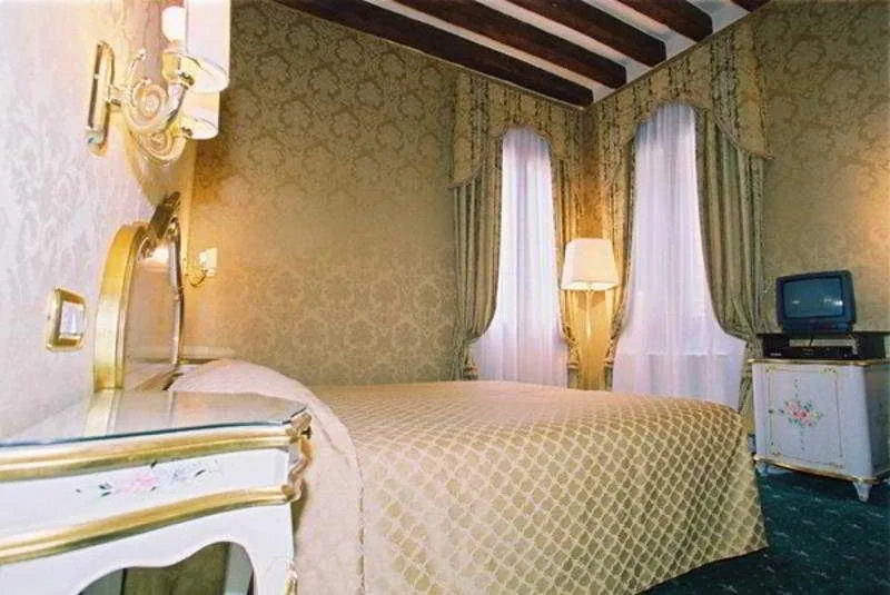 DOUBLE STANDARD Room, Locanda Correr, Venice