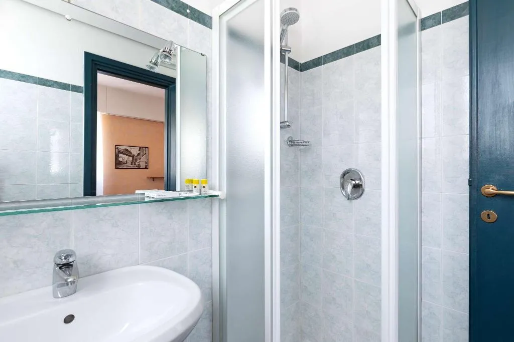 SINGLE ECONOMY Room, B&B Hotel Como City Center, Milan