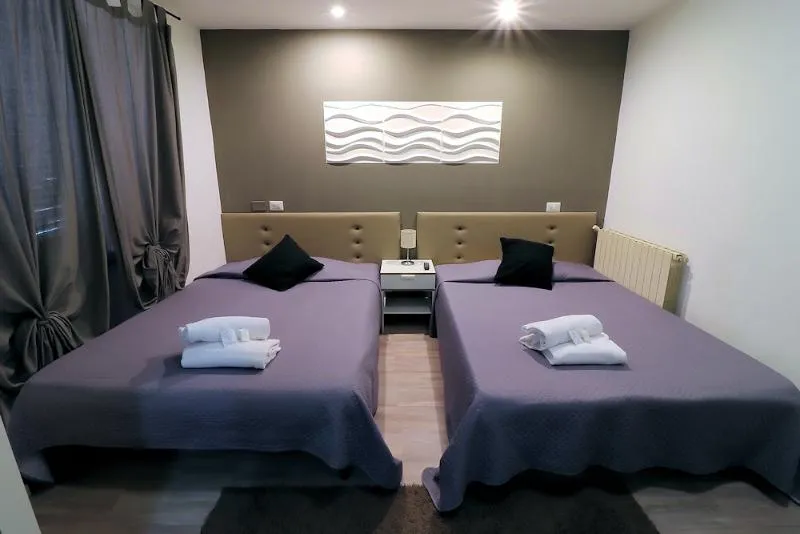 QUADRUPLE ECONOMY WITH SHARED BATHROOM Room, Guest House Minas, Milan