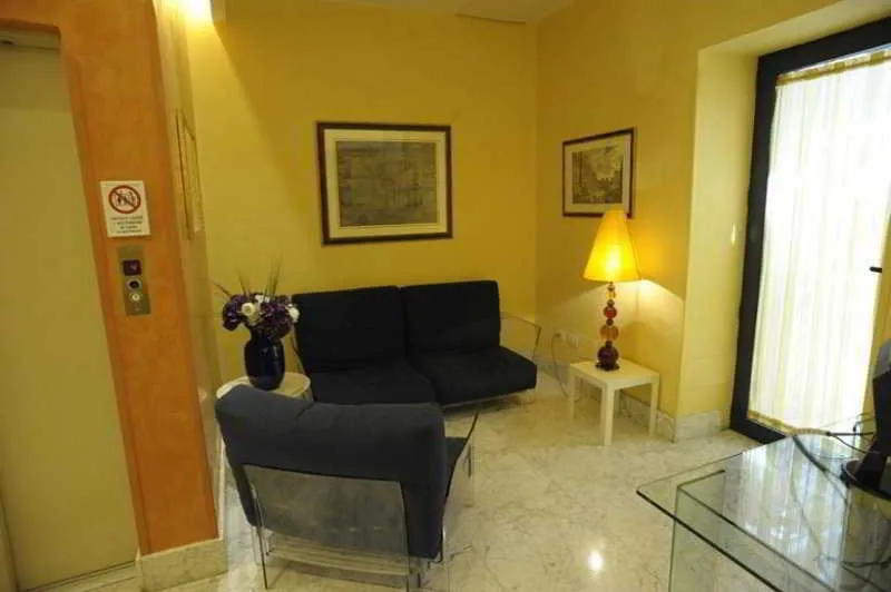 Lobby, Camelia, Rome
