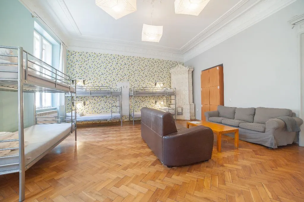 Bed in dormitory WITH SHARED BATHROOM Room, Dizzy Daisy Hostel, Krakow