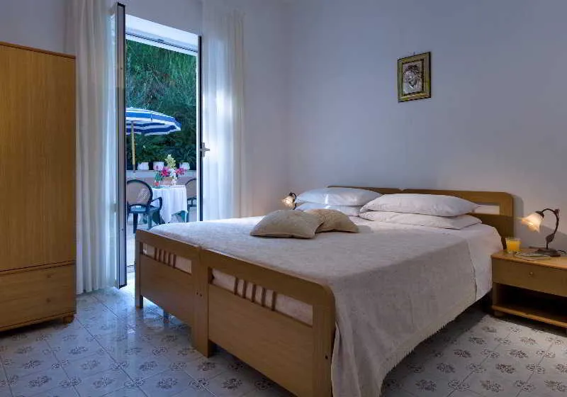 Room, Da Maria, Naples