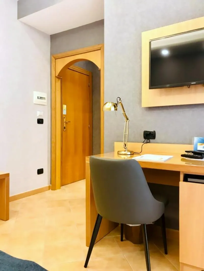 Room, American Hotel, Naples