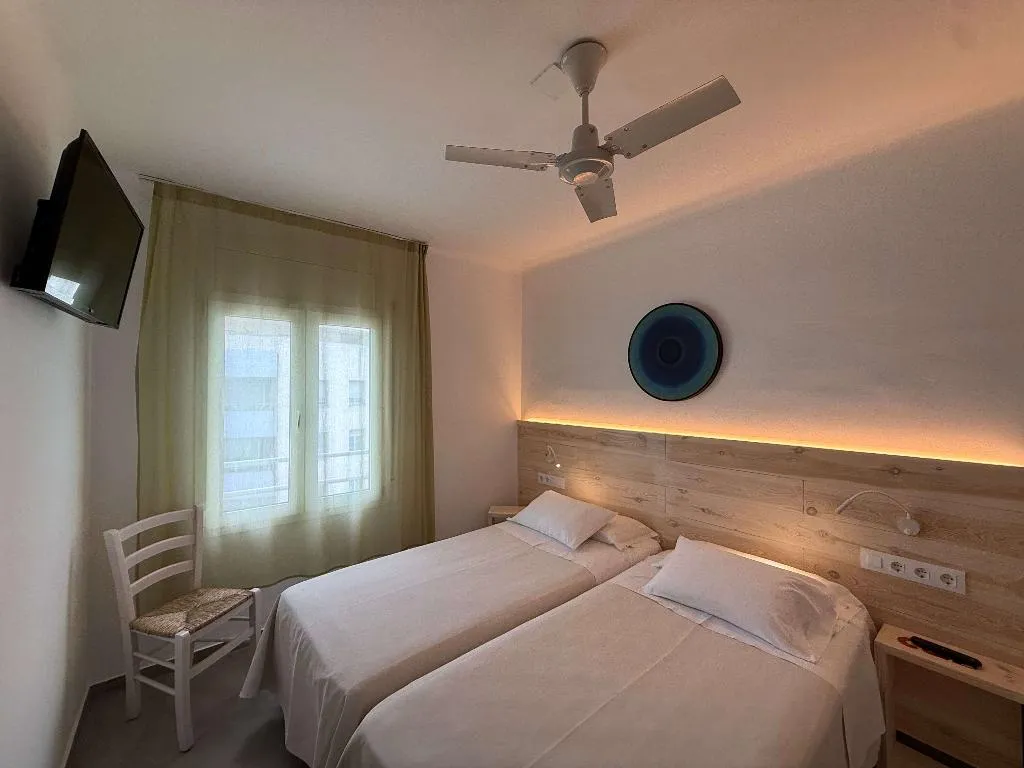Double or Twin STANDARD Room, Hostal Rom, Costa Brava
