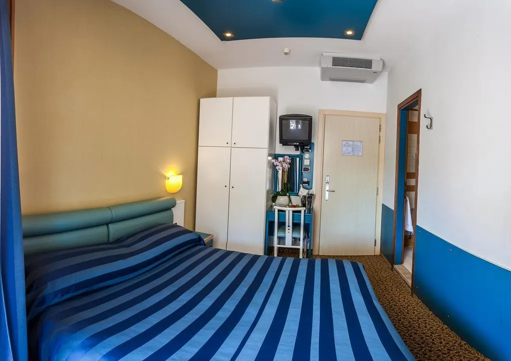 DOUBLE STANDARD Room, Christian, Venice