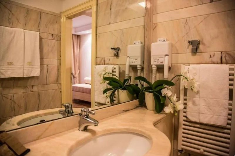 TRIPLE STANDARD Room, LH Hotel Domus Caesari, Rome