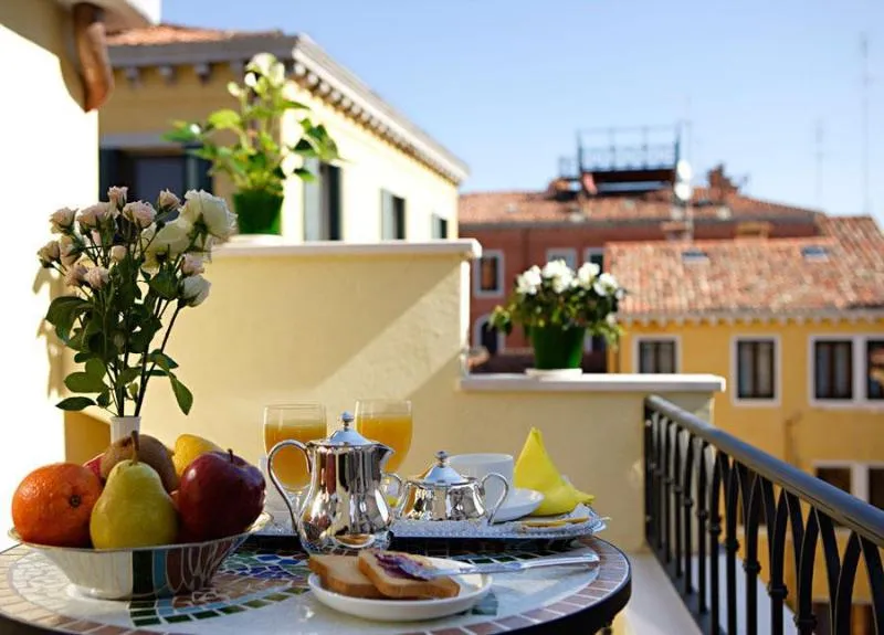 Restaurant, Carlton Capri, Venice