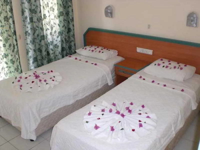 Room, Sisters Apart, Dalaman