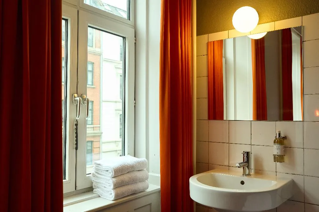 TRIPLE WITH SHARED BATHROOM Room, Annex Copenhagen, Copenhagen