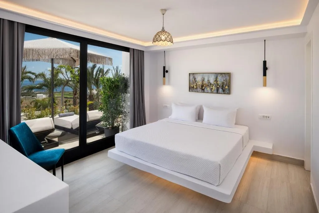 SUITE TWO BEDROOMS Room, Palm Island Suites, Santorini