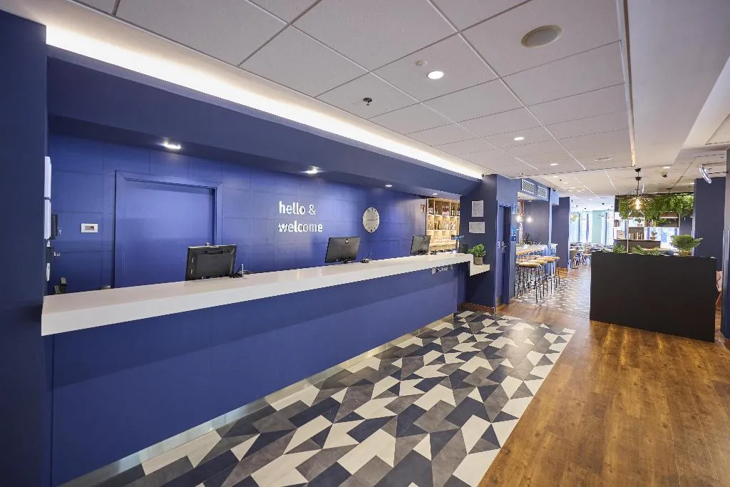 Lobby, Travelodge Barcelona Poblenou, Barcelona