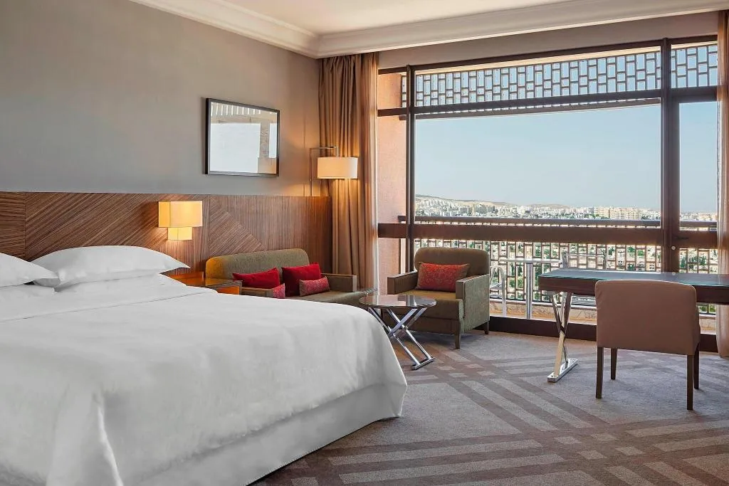 DOUBLE DELUXE KING BED Room, Sheraton Tunis, Tunisia
