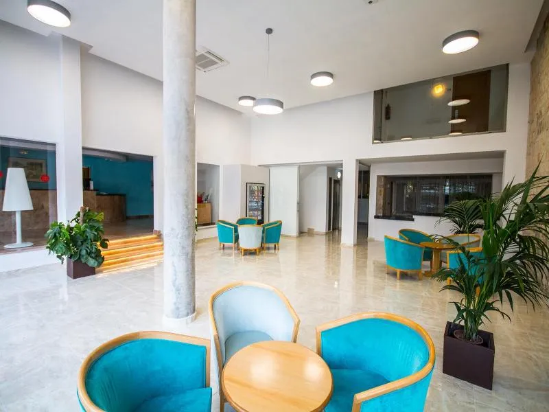 Lobby, Amic Gala, Majorca