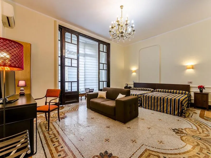 QUADRUPLE SUPERIOR Room, Victoria Palace, Barcelona