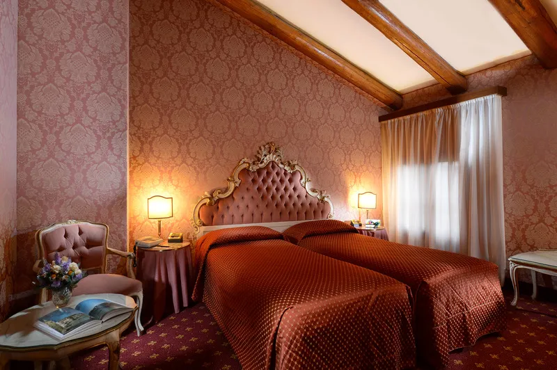DOUBLE CANAL VIEW Room, Rialto Hotel, Venice