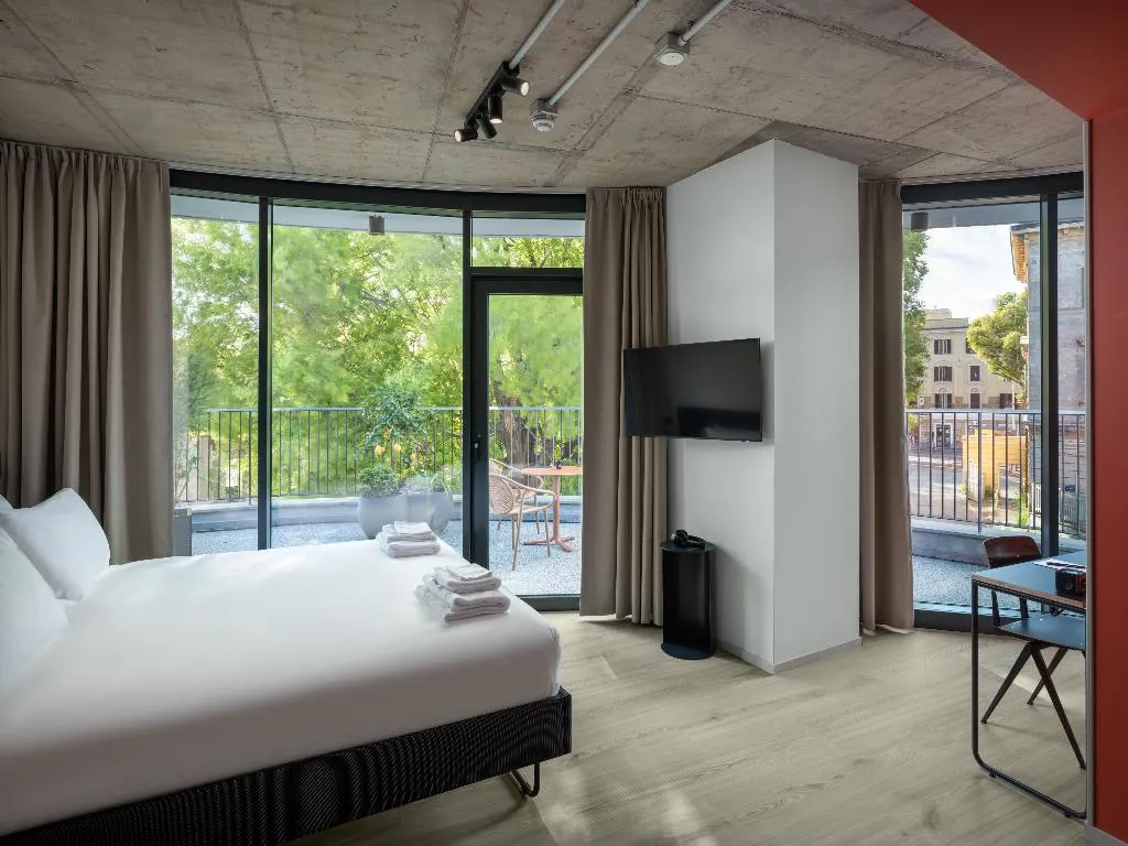 DOUBLE DELUXE KING BED Room, The Social Hub Rome, Naples