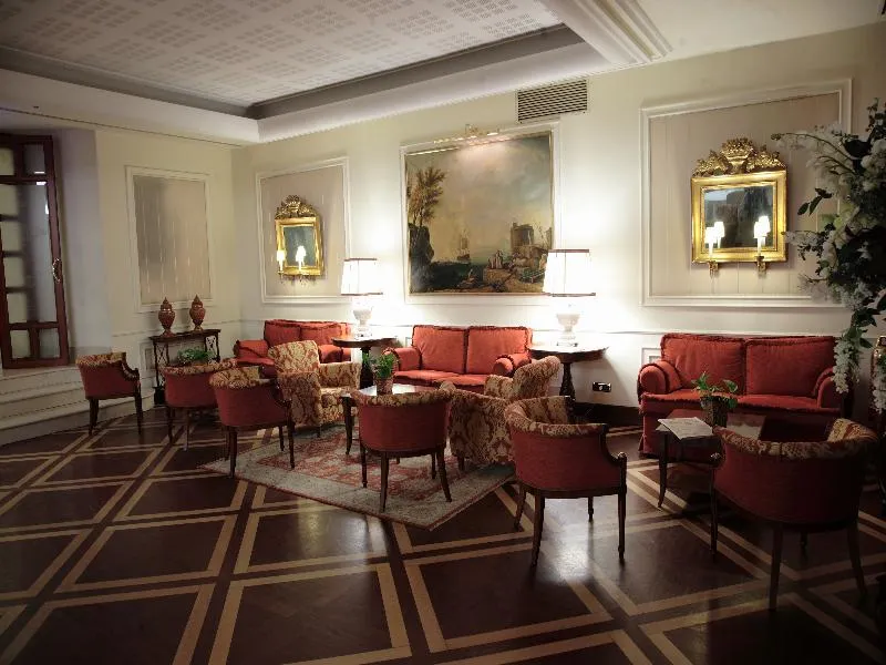 Lobby, Palazzo Alabardieri, Naples