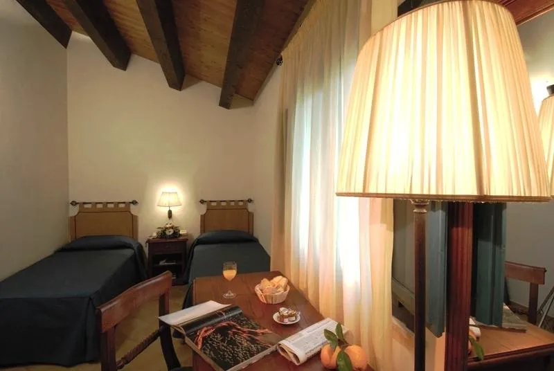 Room, Relais Angimbè, Palermo